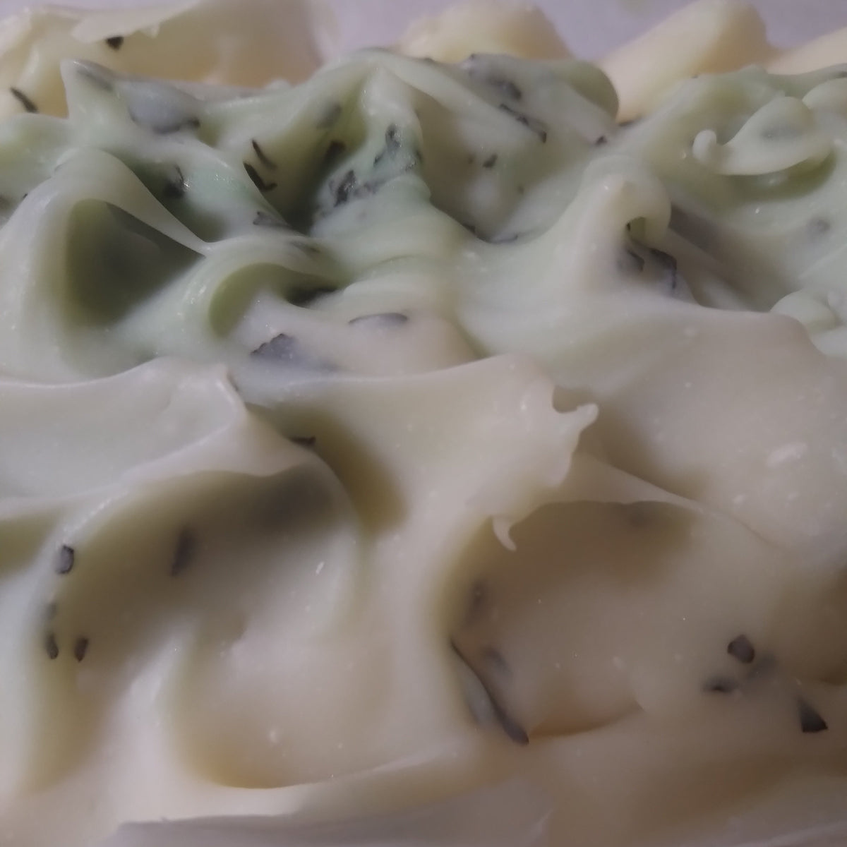 Coconut Lime & Peppermint Leaves